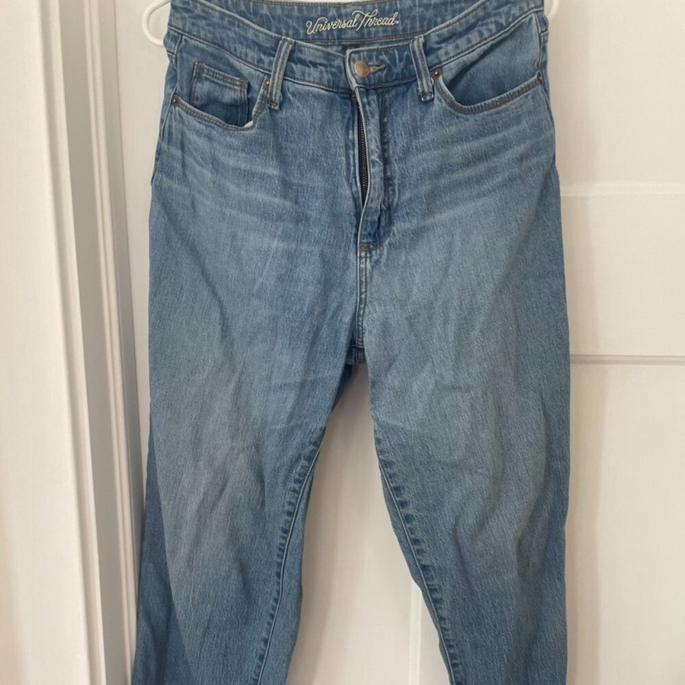 Universal Thread, Size 6/28 Relaxed Jeans